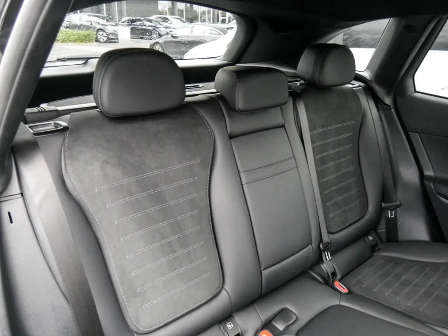 GLC 200 4M AMG AMBIENTE MBUX SHZ AHK DISTR KAM