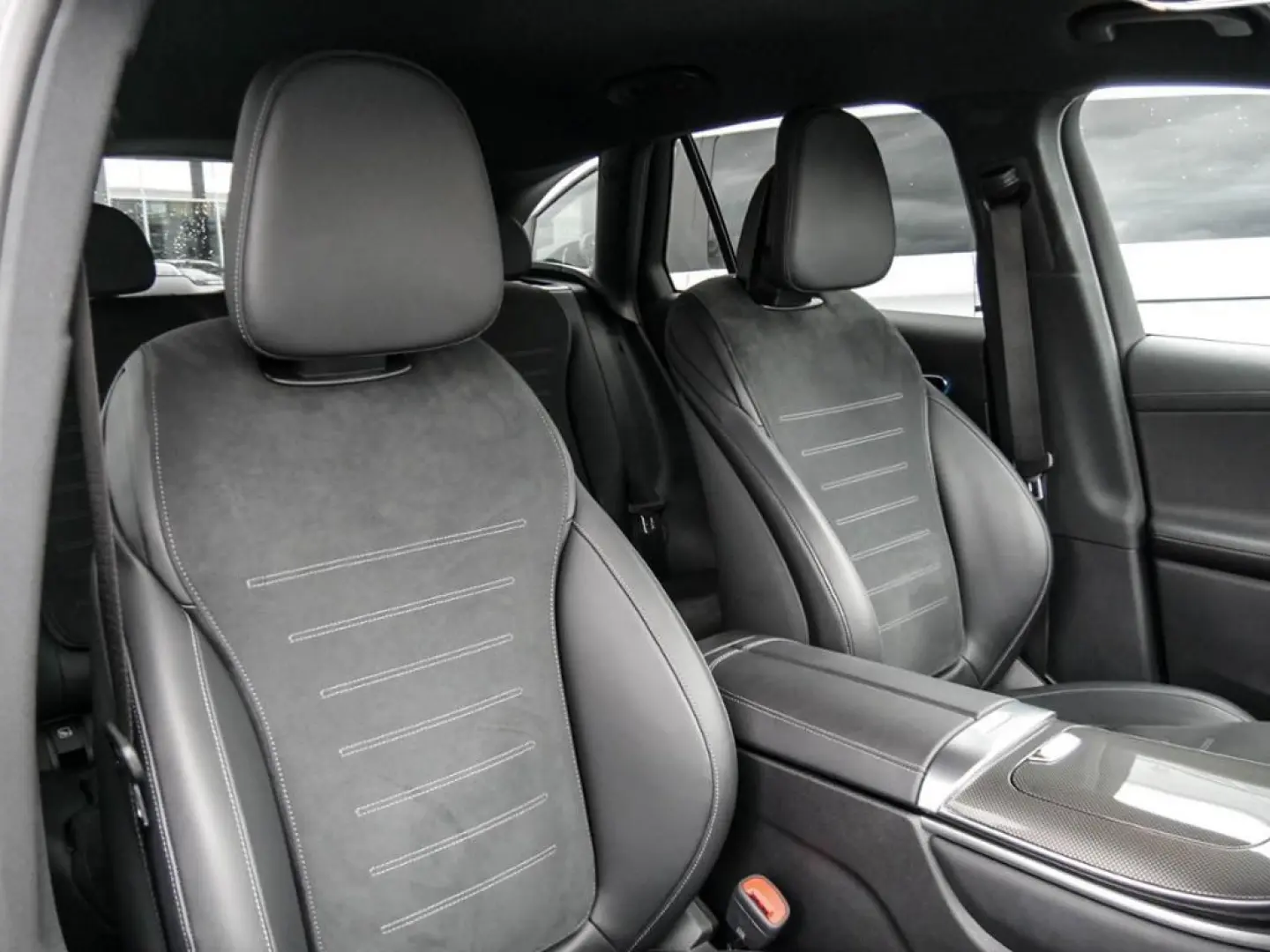 GLC 200 4M AMG AMBIENTE MBUX SHZ AHK DISTR KAM