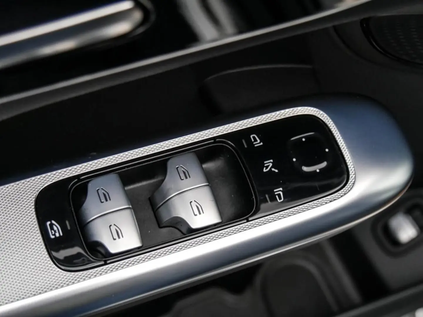 GLC 200 4M AMG AMBIENTE MBUX SHZ AHK DISTR KAM