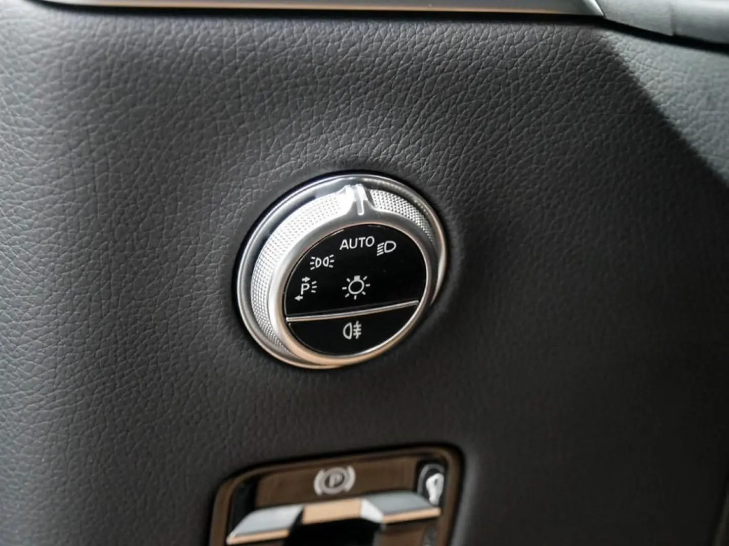 GLC 200 4M AMG AMBIENTE MBUX SHZ AHK DISTR KAM