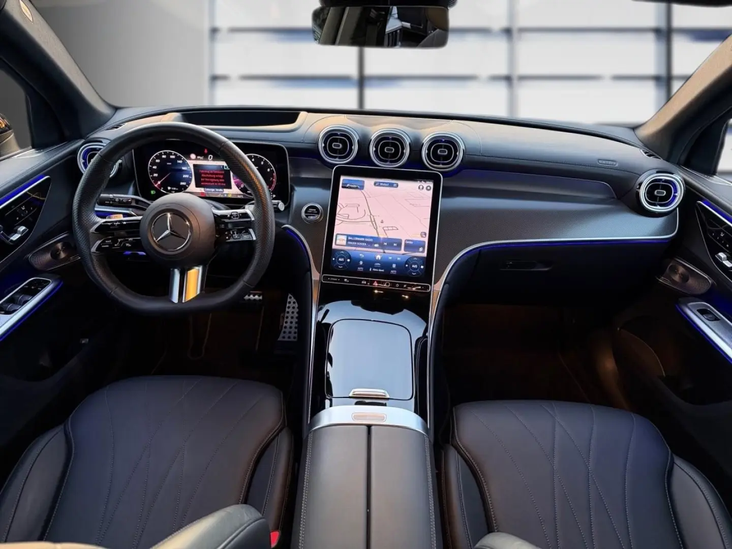 GLC 200 4M AMG NIGHT PANO HEADUP AHK BURMEST