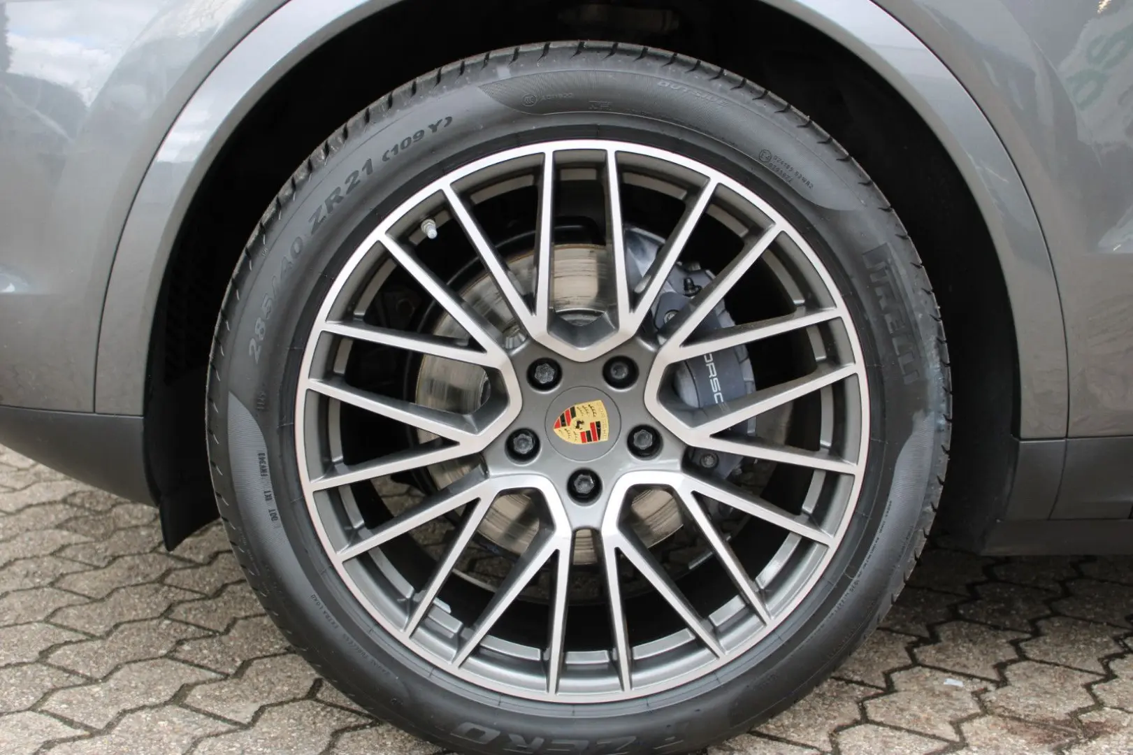 Cayenne Abstandstempo  21 Zoll Spyder  AHK  Luft