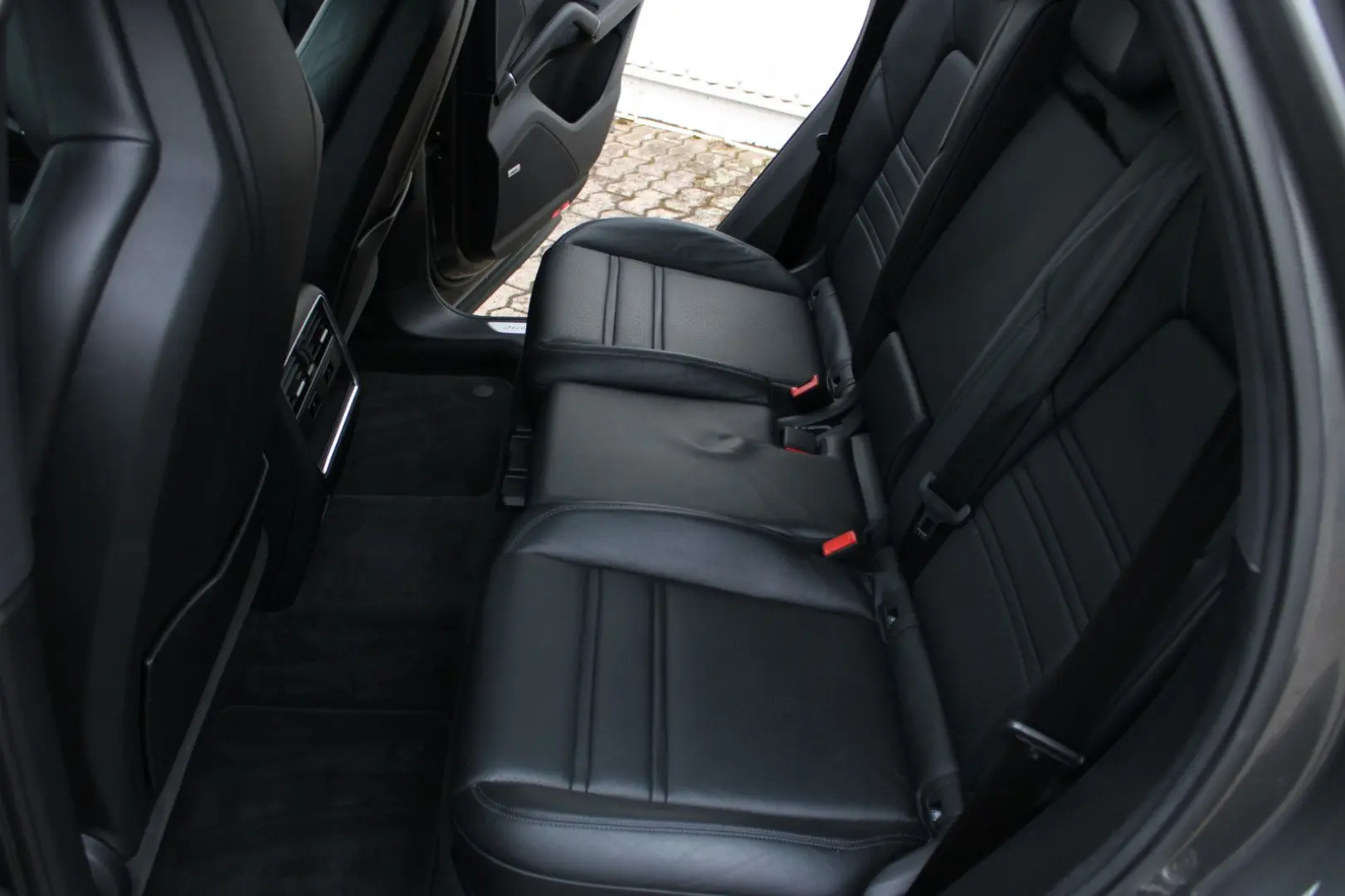 Cayenne Abstandstempo  21 Zoll Spyder  AHK  Luft