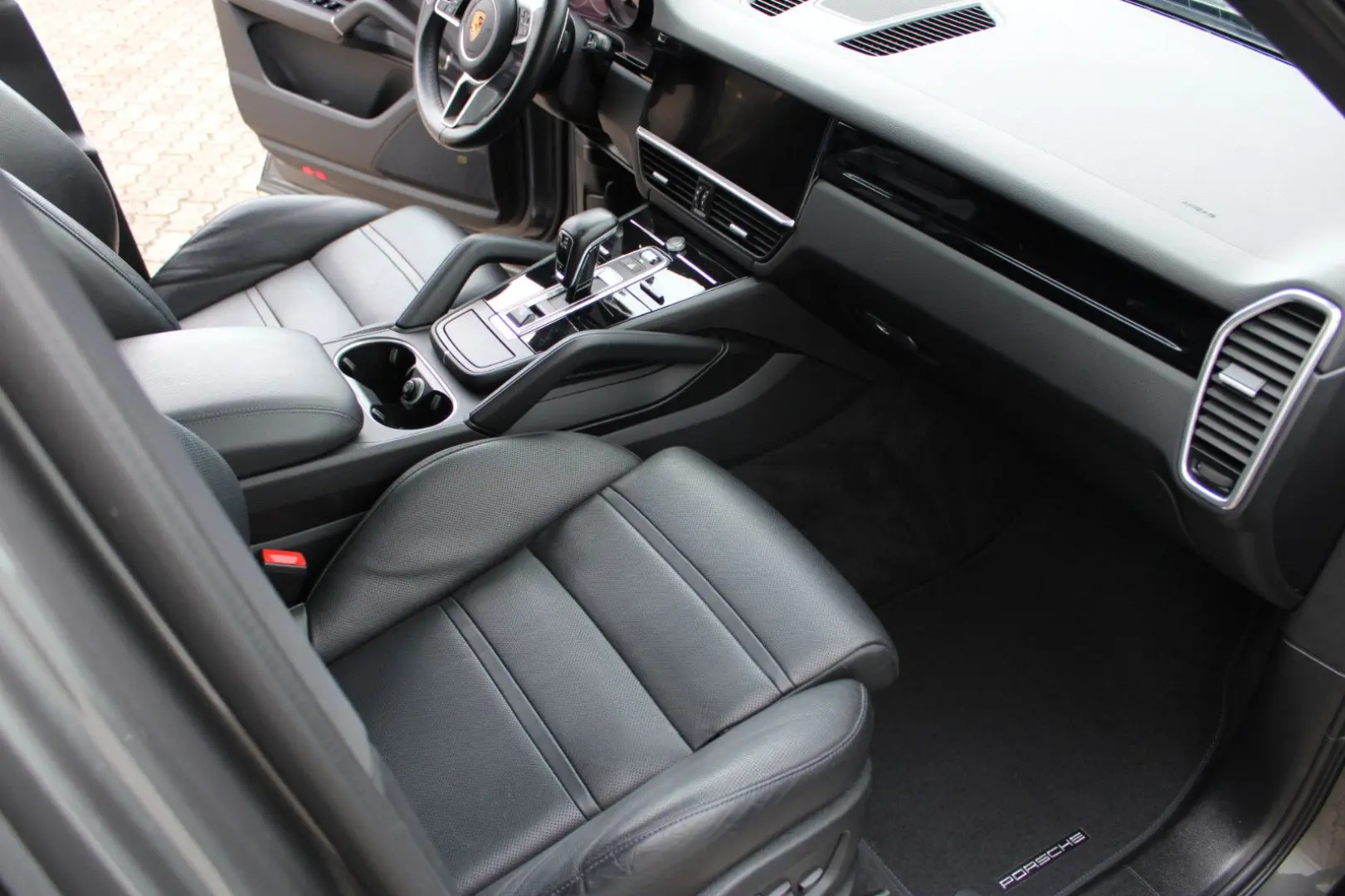 Cayenne Abstandstempo  21 Zoll Spyder  AHK  Luft