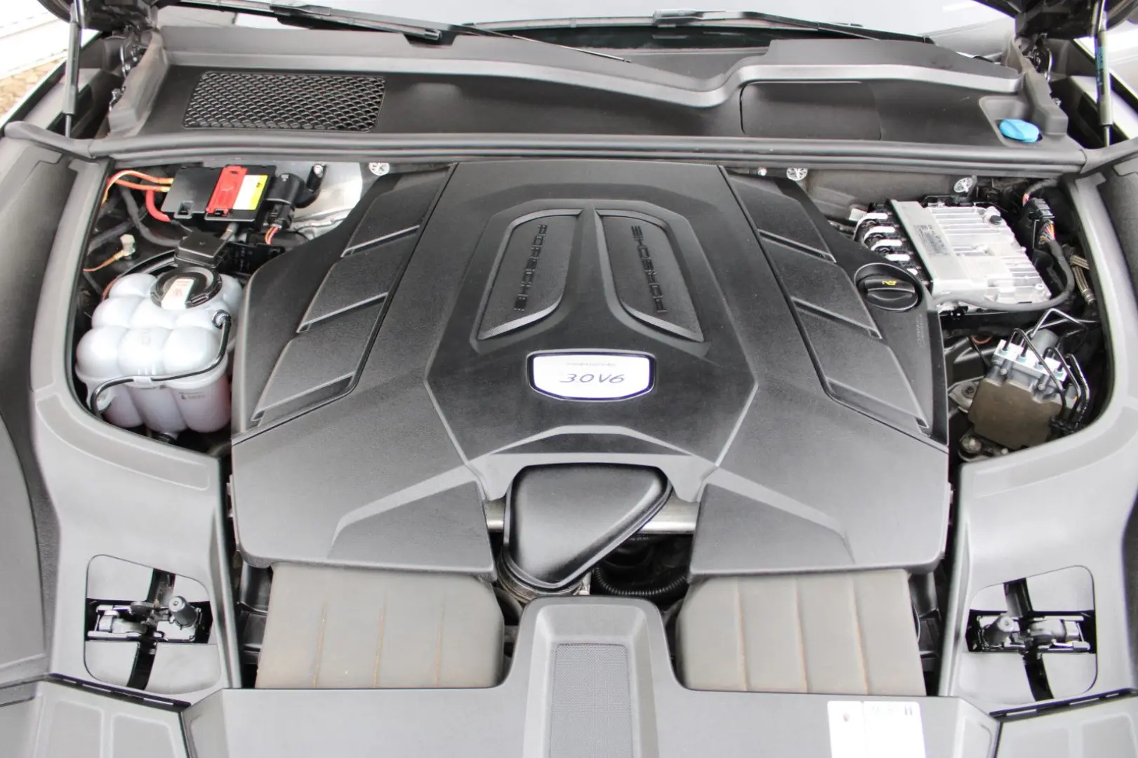 Cayenne Abstandstempo  21 Zoll Spyder  AHK  Luft