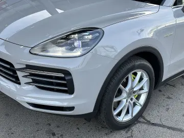 Cayenne III E-Hybrid Aut.   PANO   AHK   SZL