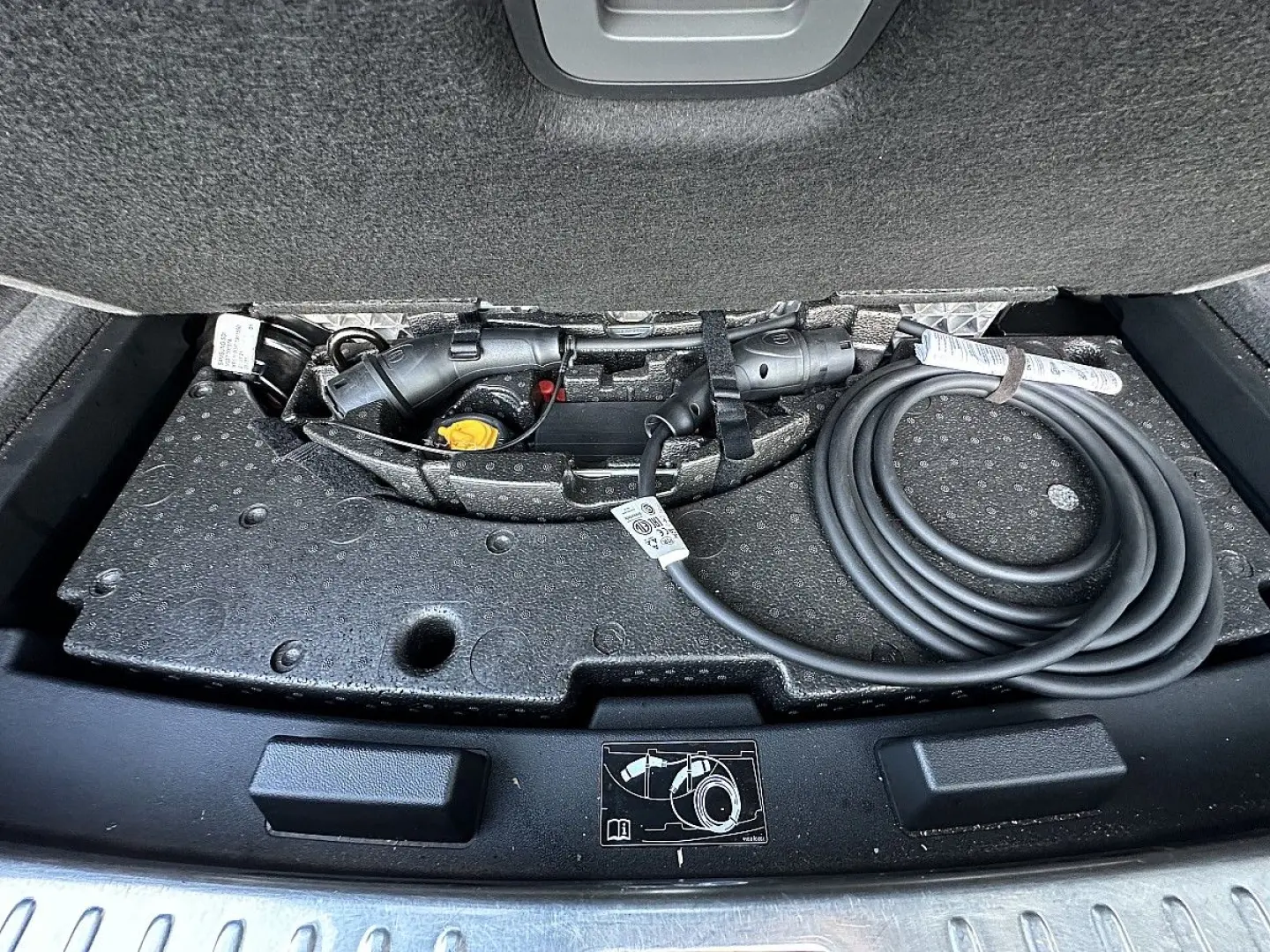 Cayenne III E-Hybrid Aut.   PANO   AHK   SZL