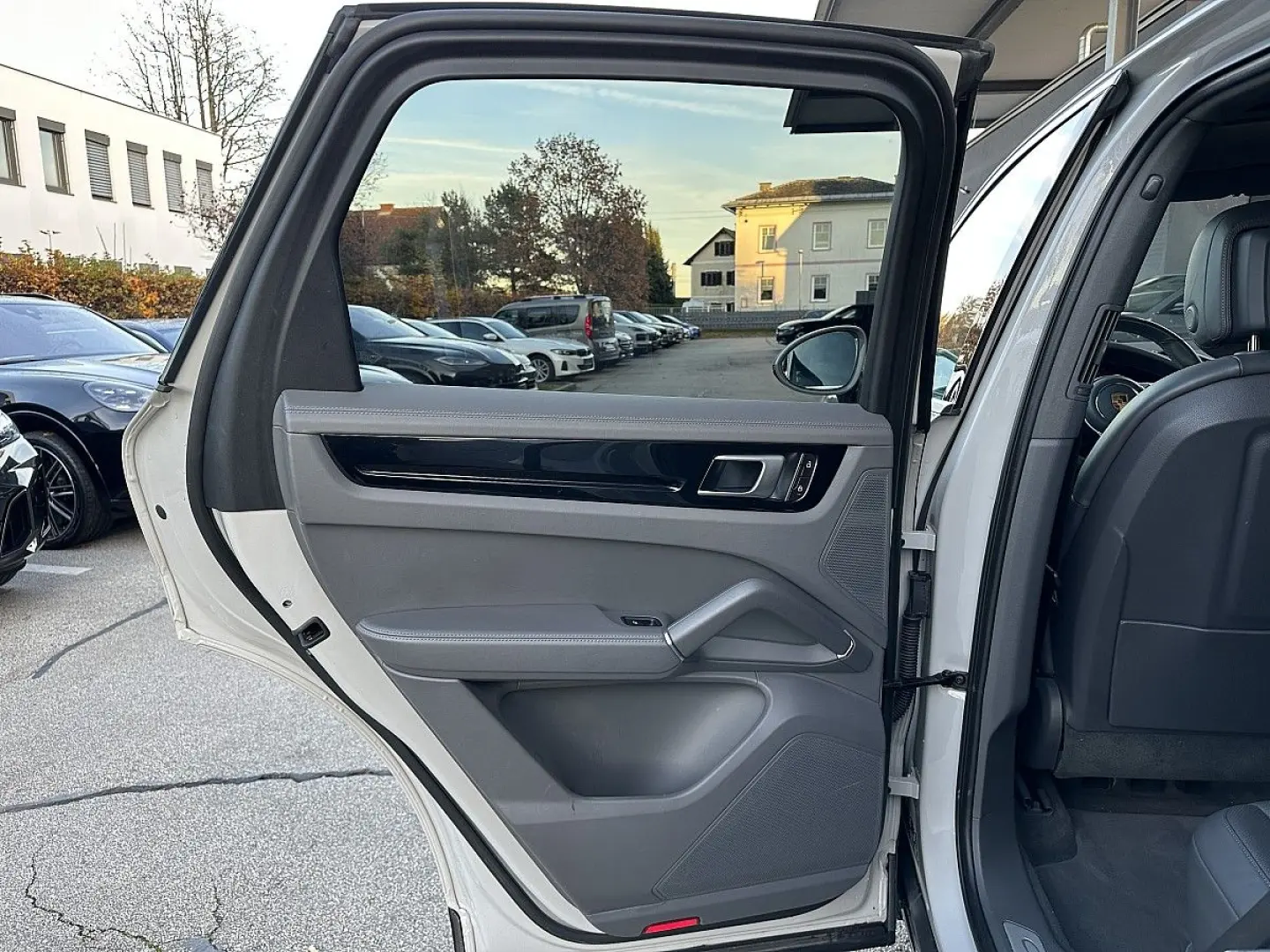 Cayenne III E-Hybrid Aut.   PANO   AHK   SZL