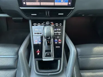 Cayenne III E-Hybrid Aut.   PANO   AHK   SZL