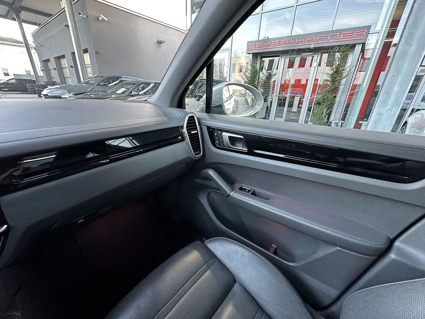 Cayenne III E-Hybrid Aut.   PANO   AHK   SZL