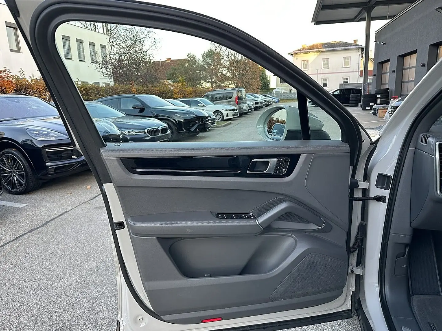 Cayenne III E-Hybrid Aut.   PANO   AHK   SZL