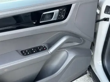 Cayenne III E-Hybrid Aut.   PANO   AHK   SZL