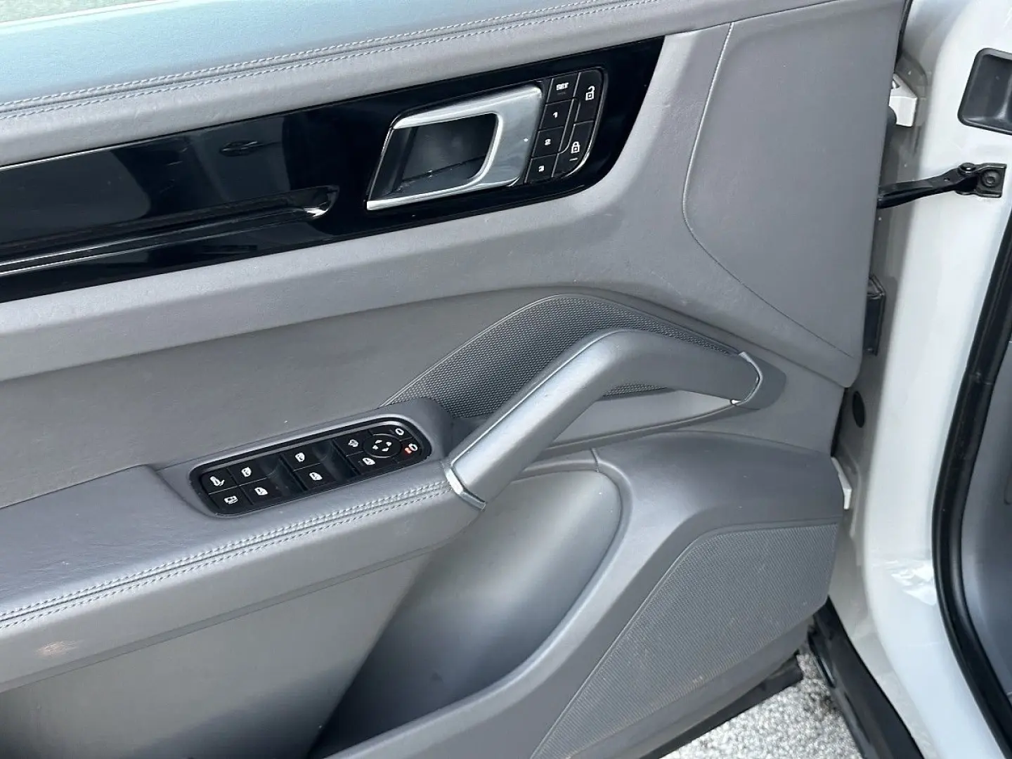 Cayenne III E-Hybrid Aut.   PANO   AHK   SZL