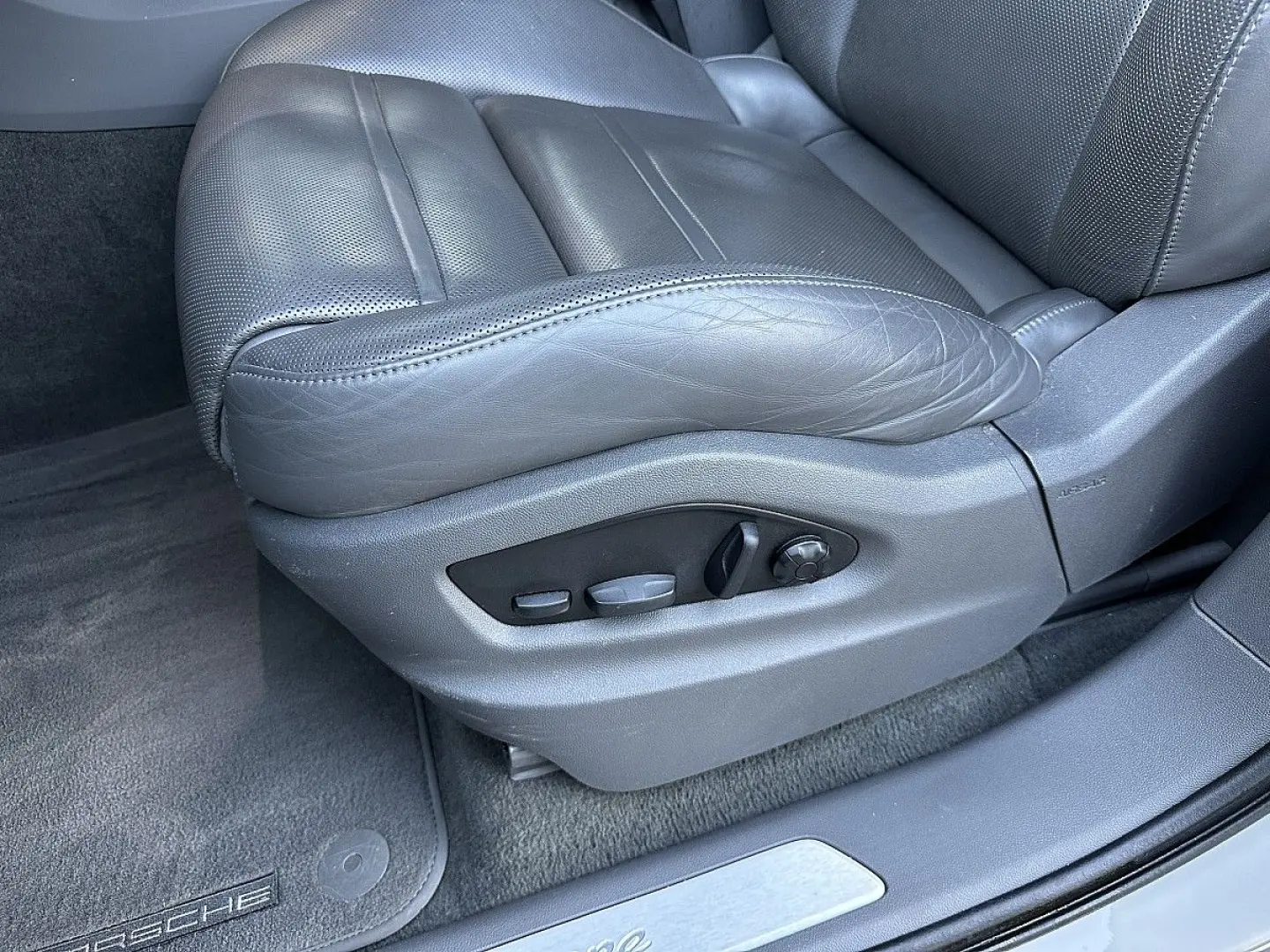 Cayenne III E-Hybrid Aut.   PANO   AHK   SZL