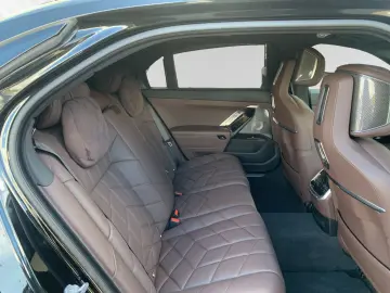 750e xDrive M Sport SkyLounge Autobahnass. B&W