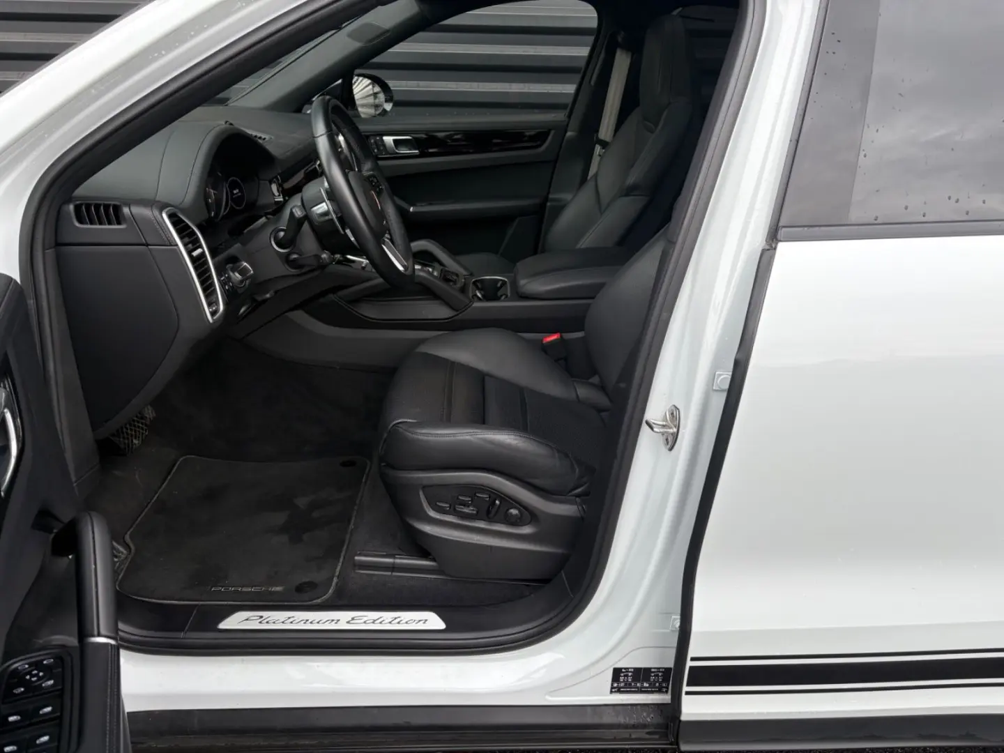 Cayenne Coupe E-Hybrid Platinum Edition-Megavoll