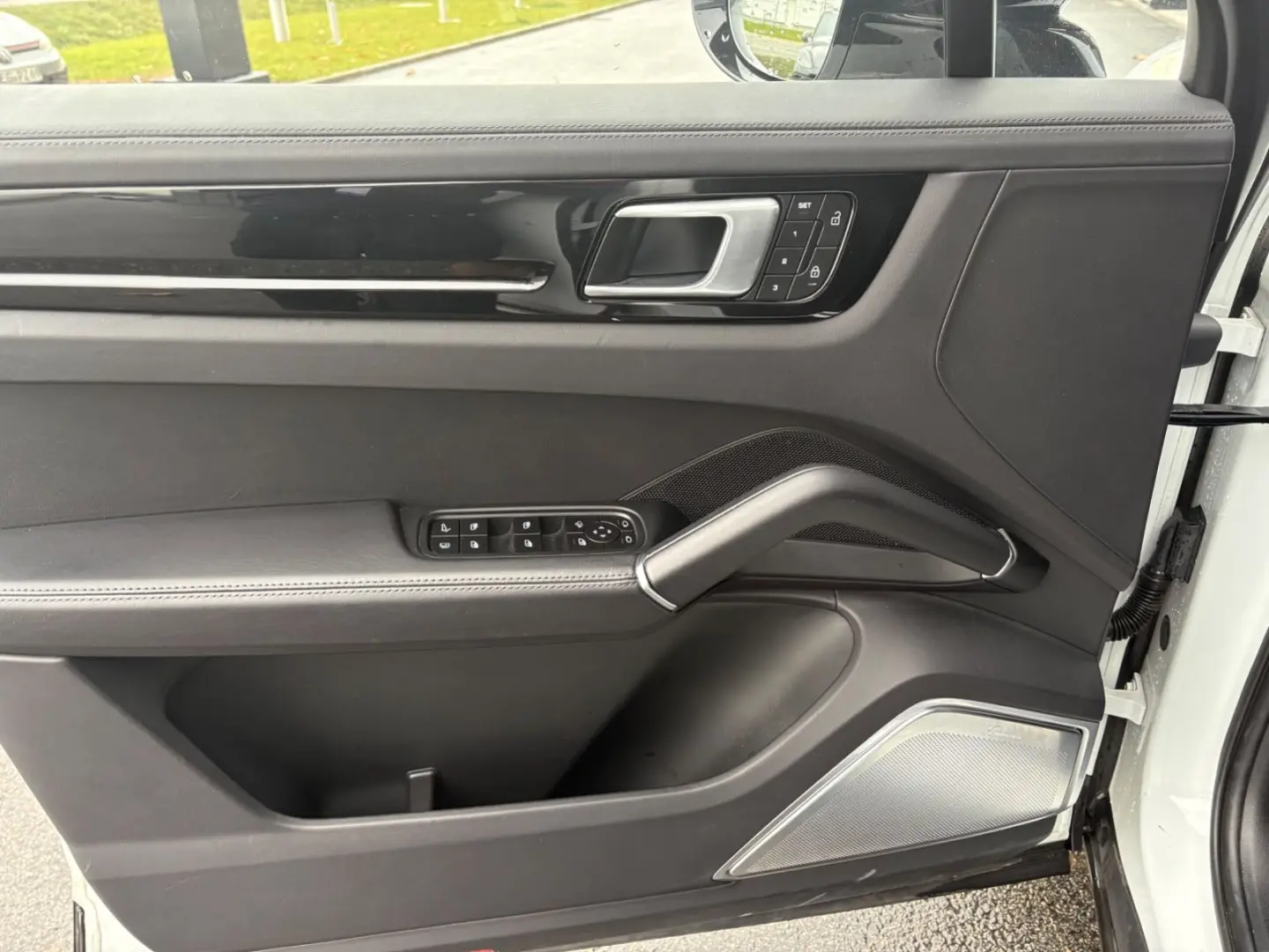 Cayenne Coupe E-Hybrid Platinum Edition-Megavoll