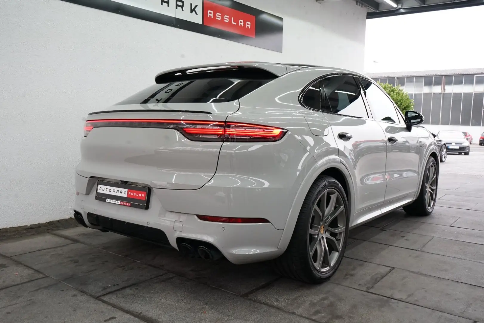 Cayenne Coupe E-Hybrid Platinum Kreide SportDesi