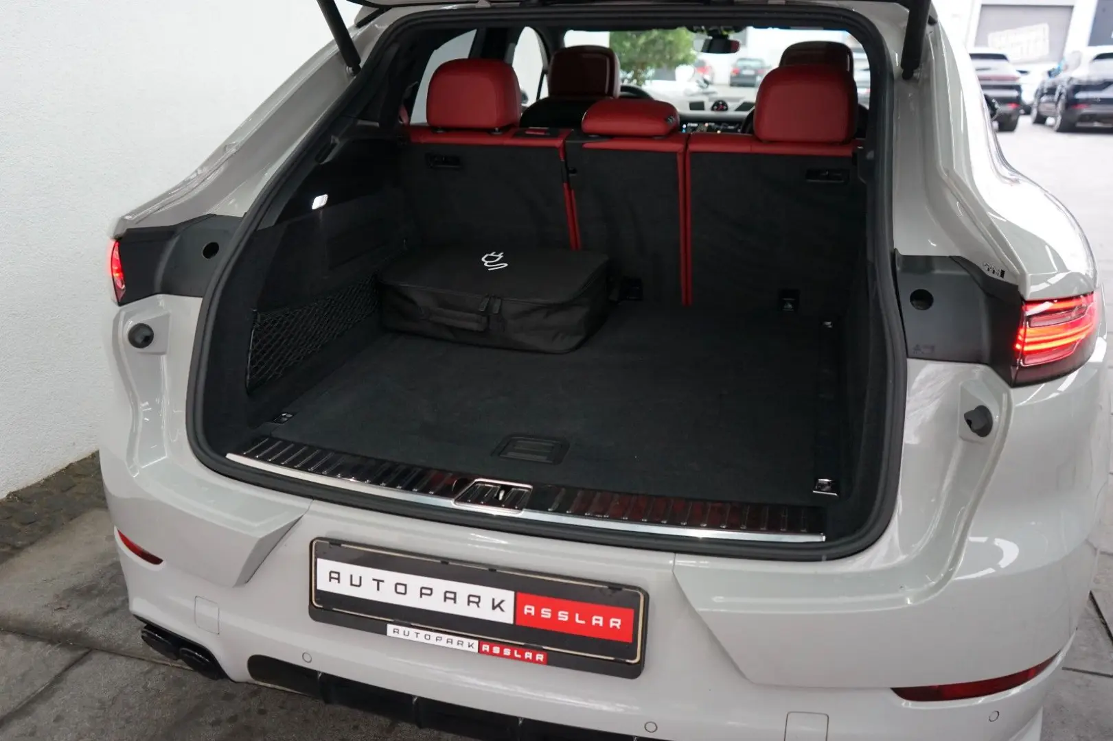 Cayenne Coupe E-Hybrid Platinum Kreide SportDesi