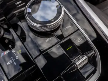 BMW G07 X7 M50d 400cp 3.0 DIESEL 2020.09