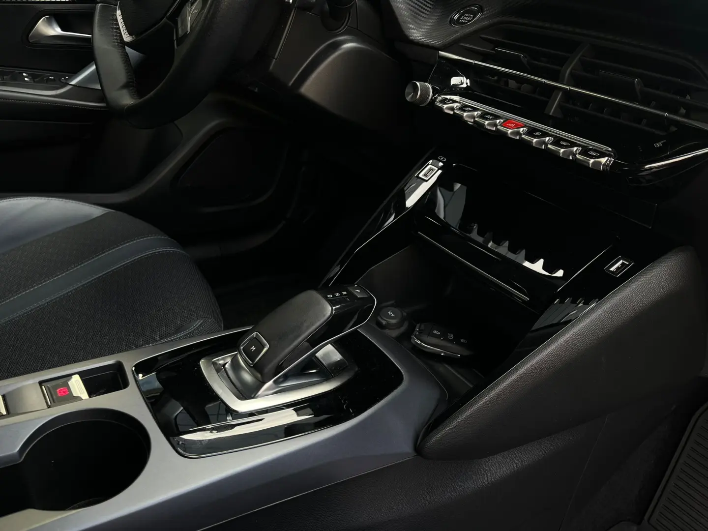 PEUGEOT 2008 ALLURE 1.2 PURETECH STT 130 CP EAT8