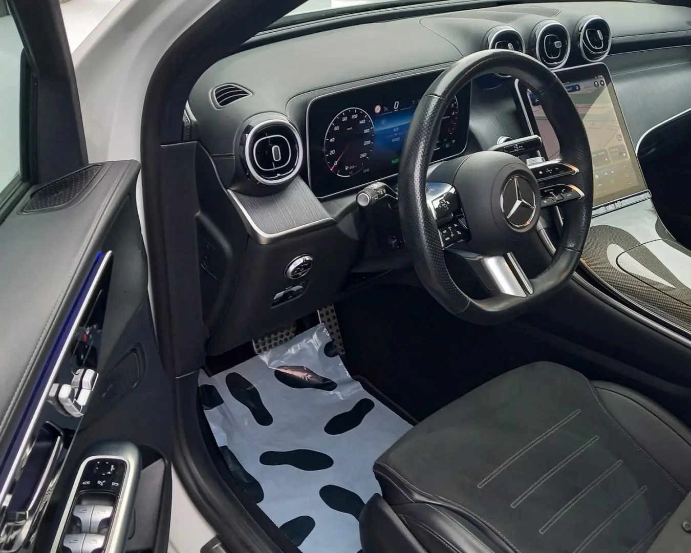 GLC AMG LINE GLC300de 4M 9G-DCT KAM360 PANO 20