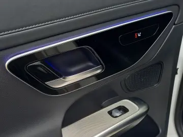 GLC AMG LINE GLC300de 4M 9G-DCT KAM360 PANO 20