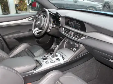 Stelvio Veloce Q4  Komfort-Paket  21  Turismo