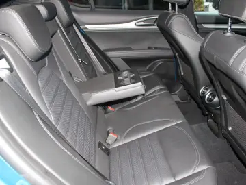 Stelvio Veloce Q4  Komfort-Paket  21  Turismo