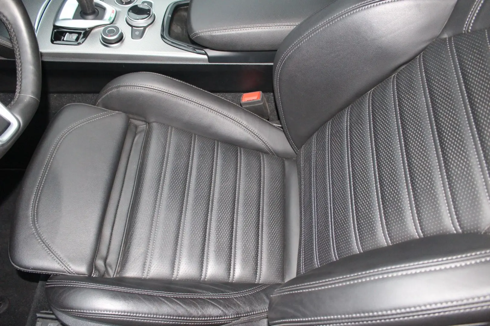 Stelvio Veloce Q4  Komfort-Paket  21  Turismo