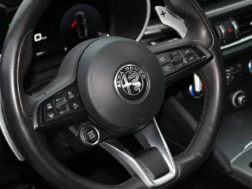 Stelvio Veloce Q4  Komfort-Paket  21  Turismo