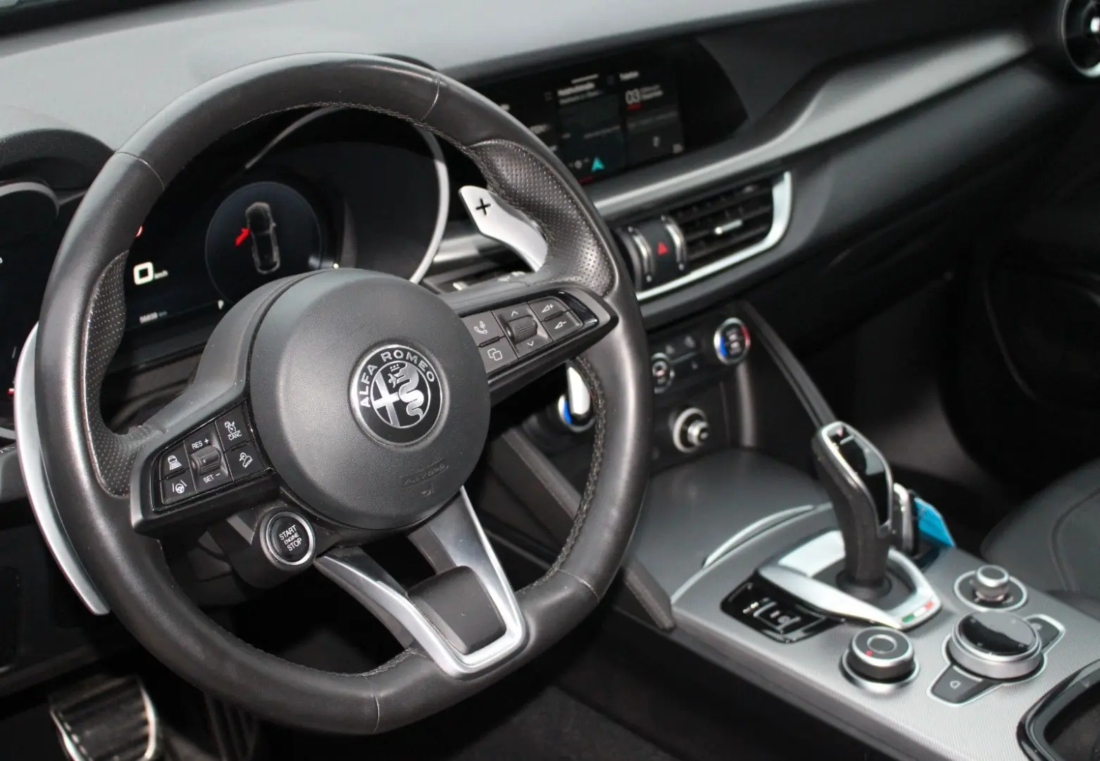 Stelvio Veloce Q4  Komfort-Paket  21  Turismo