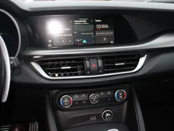 Stelvio Veloce Q4  Komfort-Paket  21  Turismo