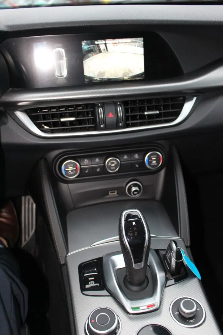 Stelvio Veloce Q4  Komfort-Paket  21  Turismo