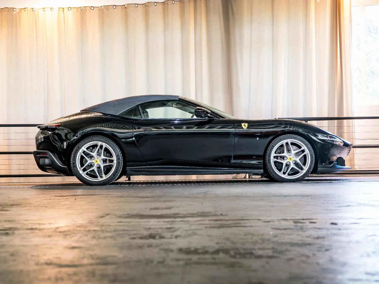 Ferrari Roma Spider 360  CARBON BEIFAHRERDISPLAY