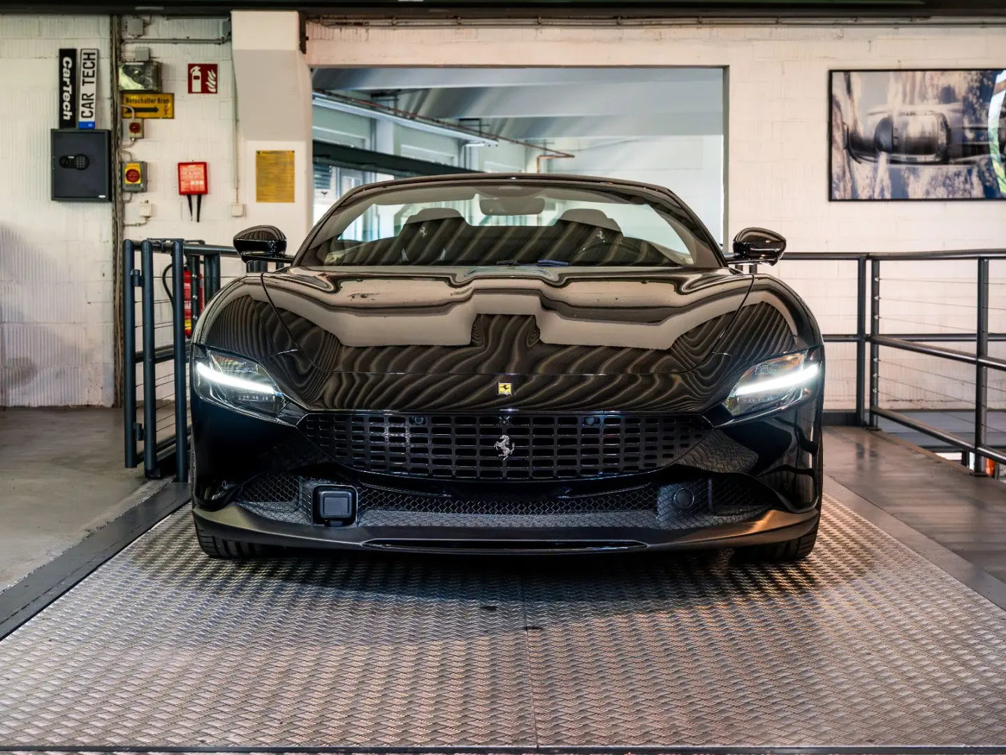 Ferrari Roma Spider 360  CARBON BEIFAHRERDISPLAY