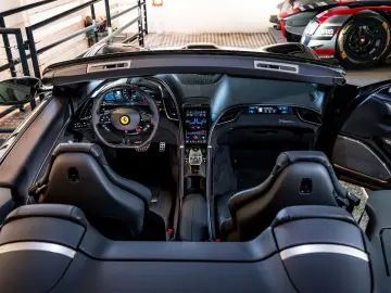 Ferrari Roma Spider 360  CARBON BEIFAHRERDISPLAY