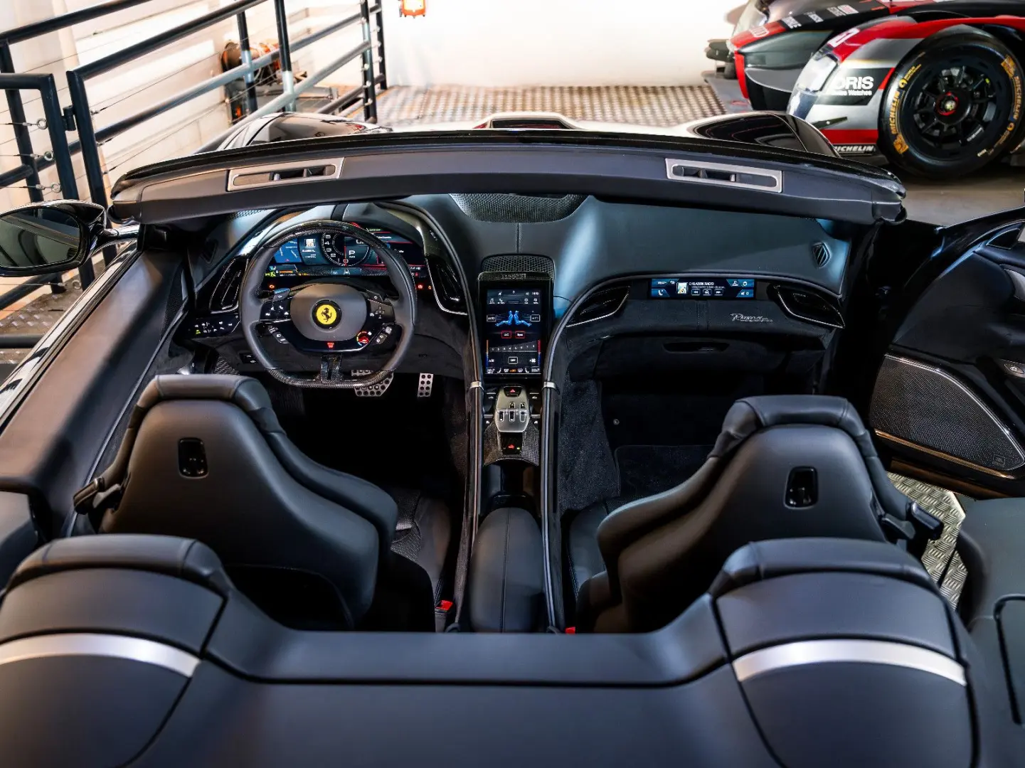 Ferrari Roma Spider 360  CARBON BEIFAHRERDISPLAY