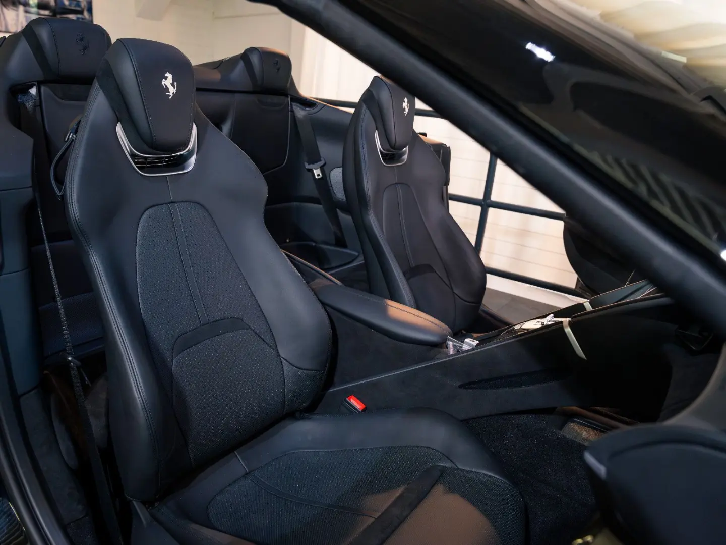 Ferrari Roma Spider 360  CARBON BEIFAHRERDISPLAY