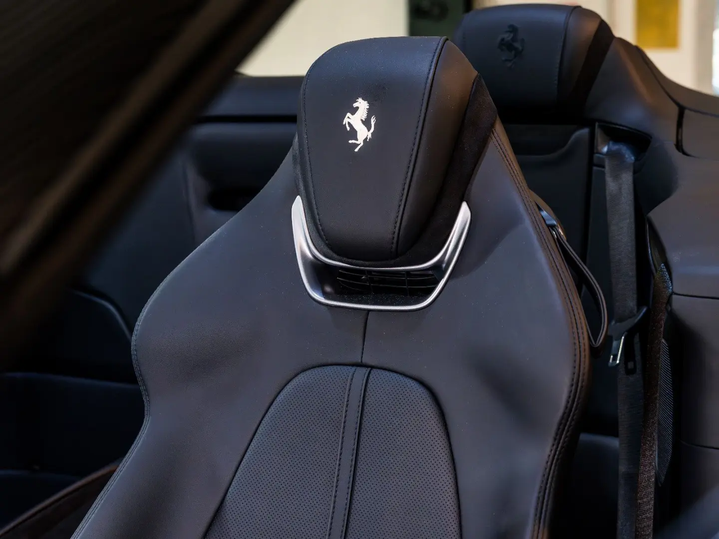 Ferrari Roma Spider 360  CARBON BEIFAHRERDISPLAY