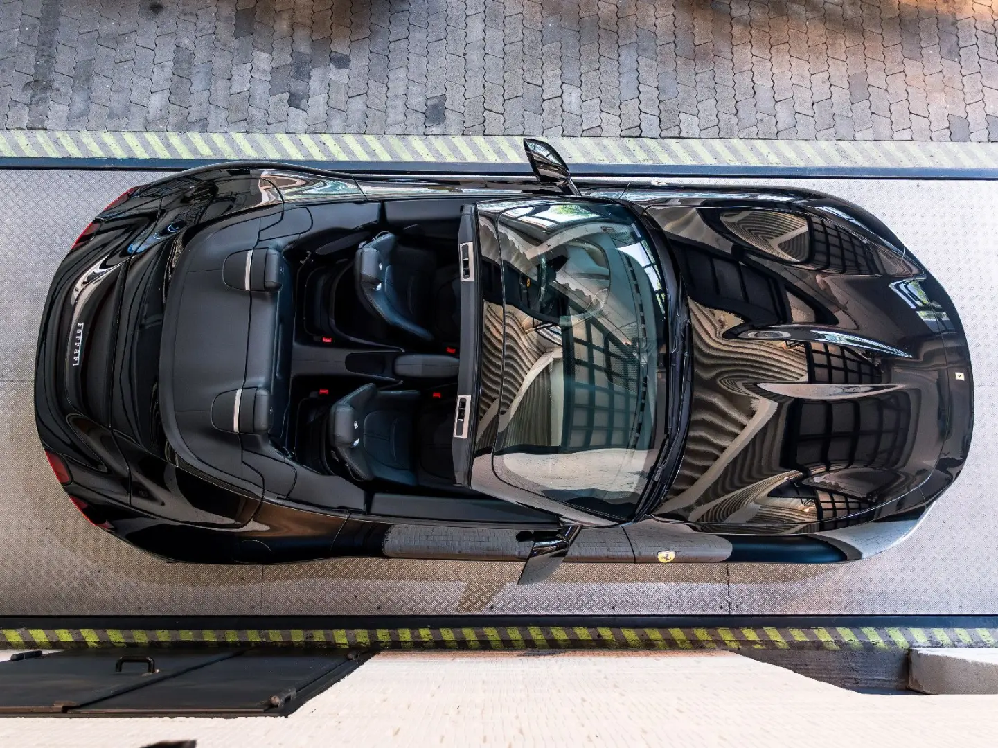 Ferrari Roma Spider 360  CARBON BEIFAHRERDISPLAY