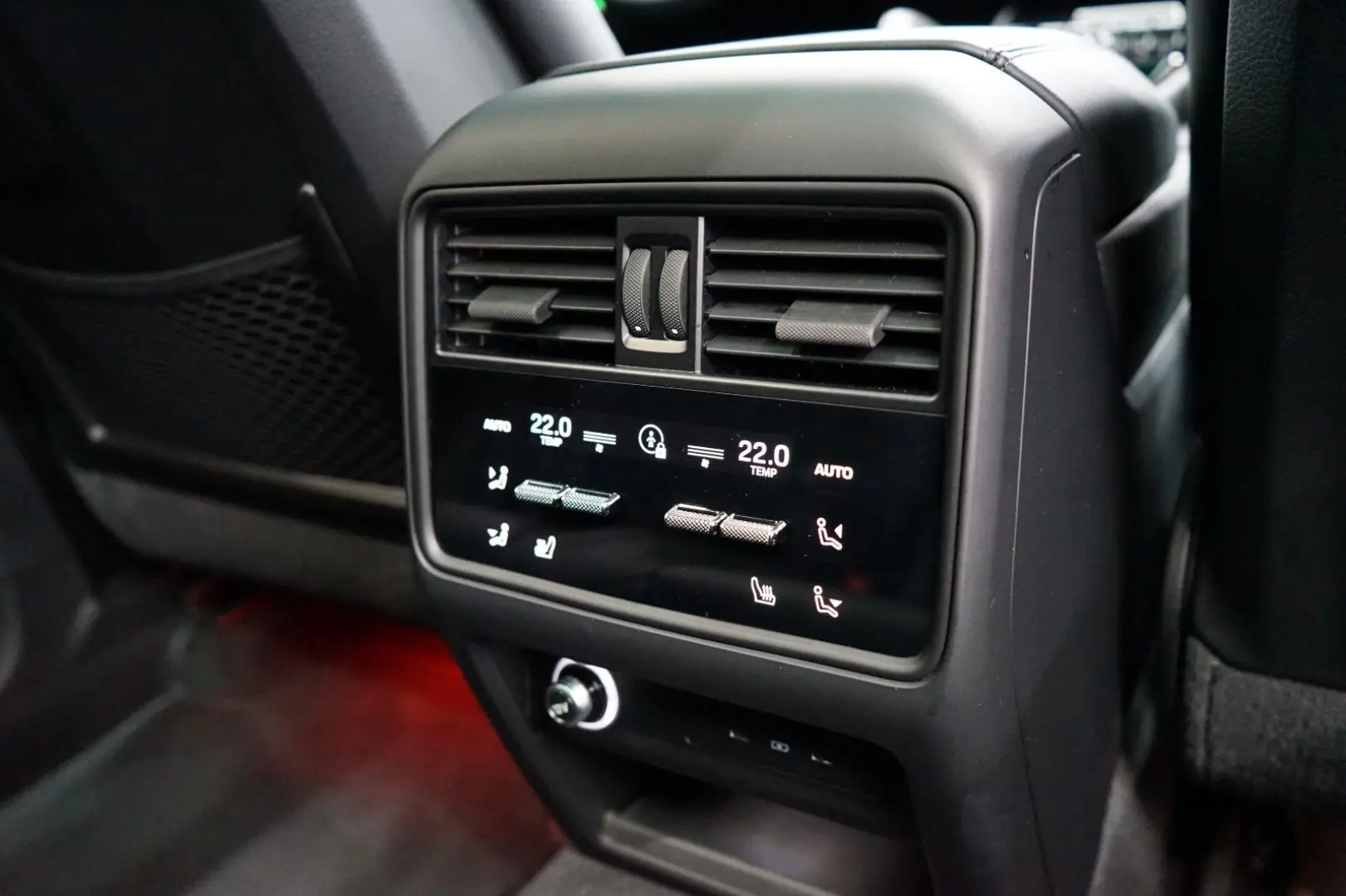 Cayenne E-Hybrid P-Display HeadUp PANO AHK HD IN