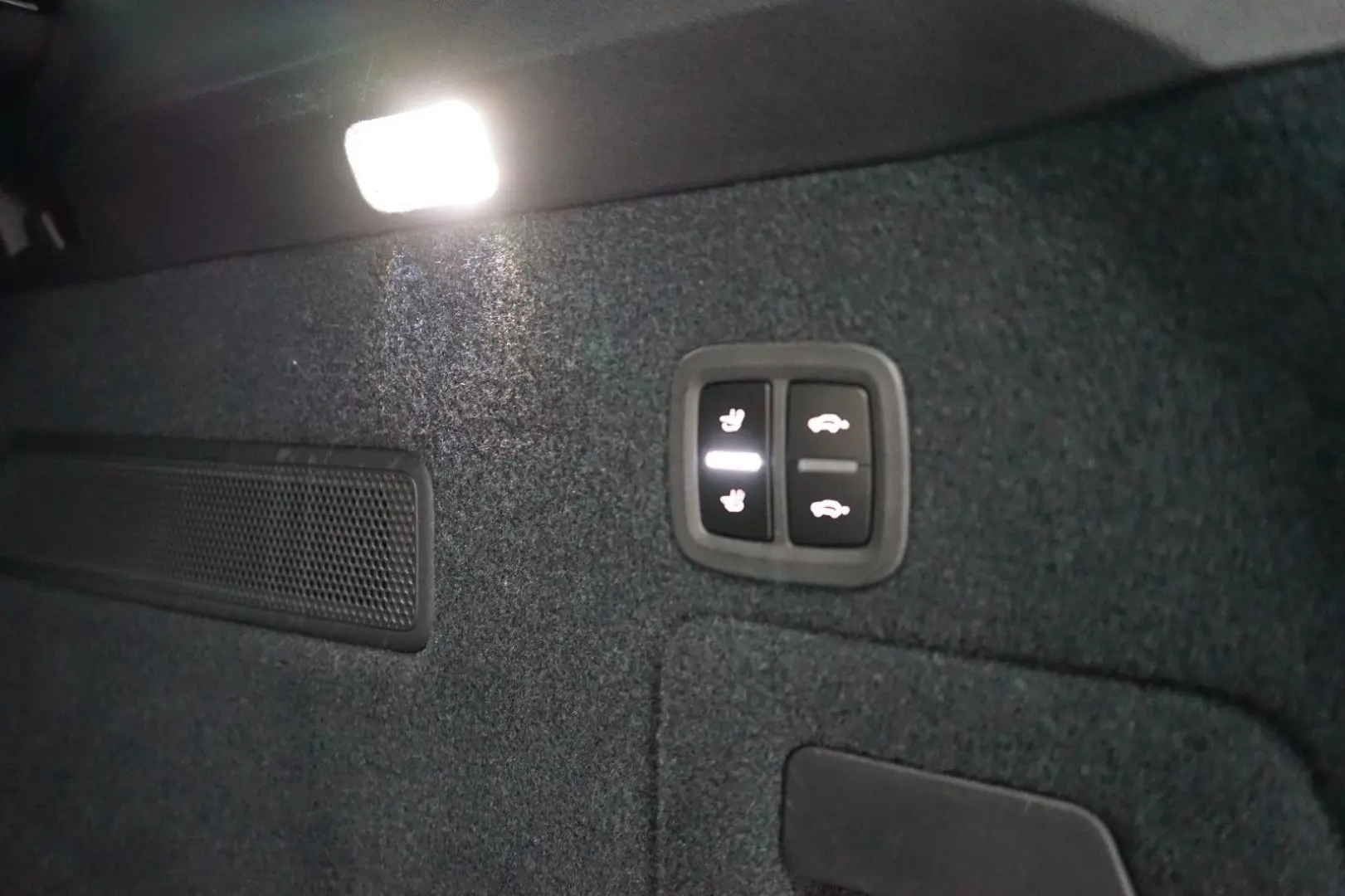 Cayenne E-Hybrid P-Display HeadUp PANO AHK HD IN