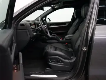 Cayenne E-Hybrid P-Display HeadUp PANO AHK HD IN