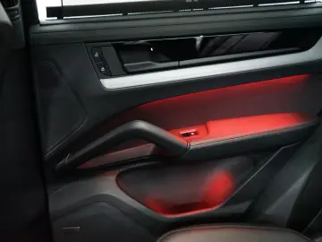 Cayenne E-Hybrid P-Display HeadUp PANO AHK HD IN