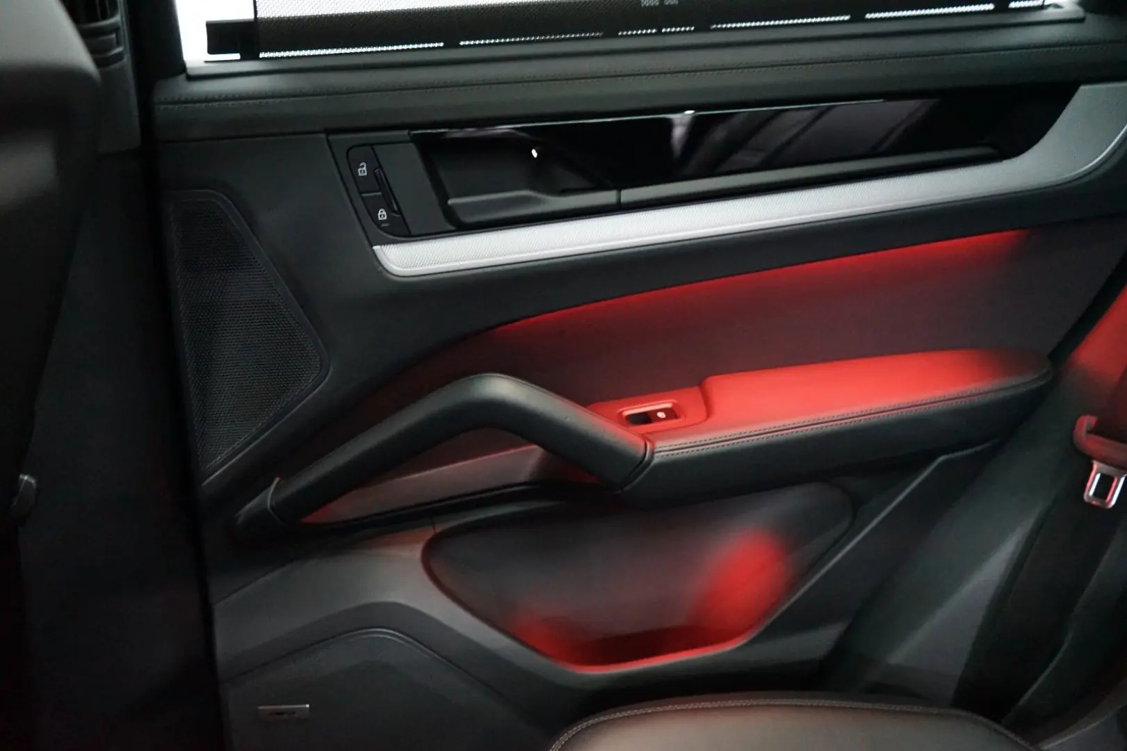 Cayenne E-Hybrid P-Display HeadUp PANO AHK HD IN