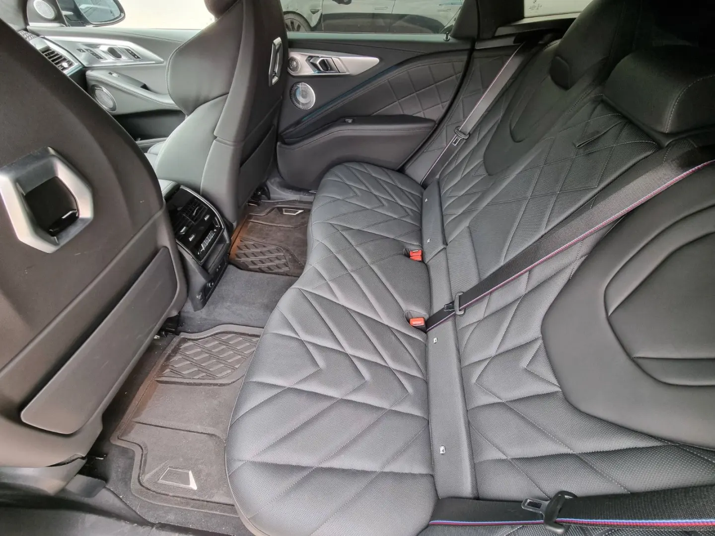 XM 50e 21CS   B&W   AHK   23  S & 21  W