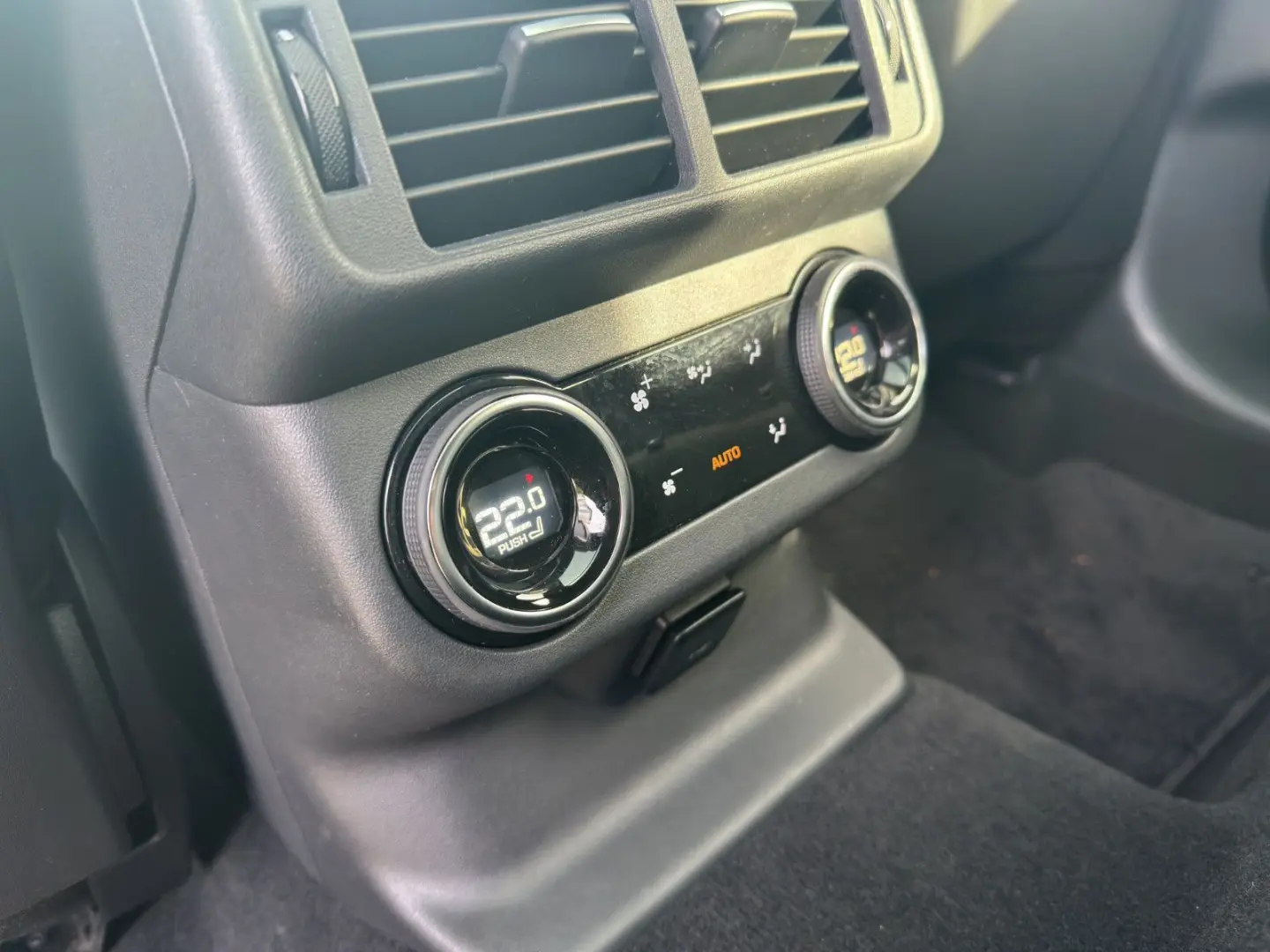 Range Rover Velar P400 R-Dynamic HSE Pano AHK