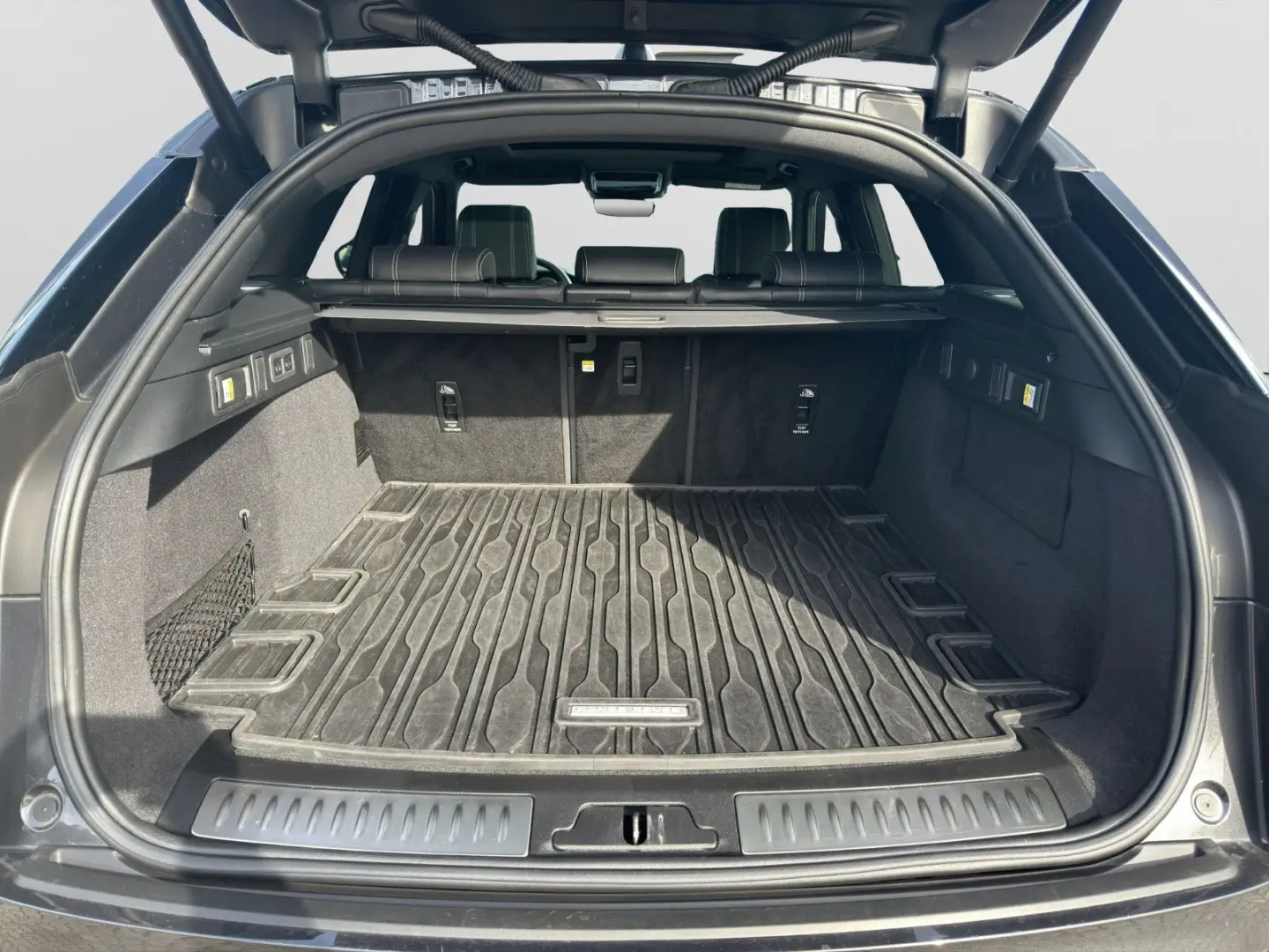 Range Rover Velar P400 R-Dynamic HSE Pano AHK