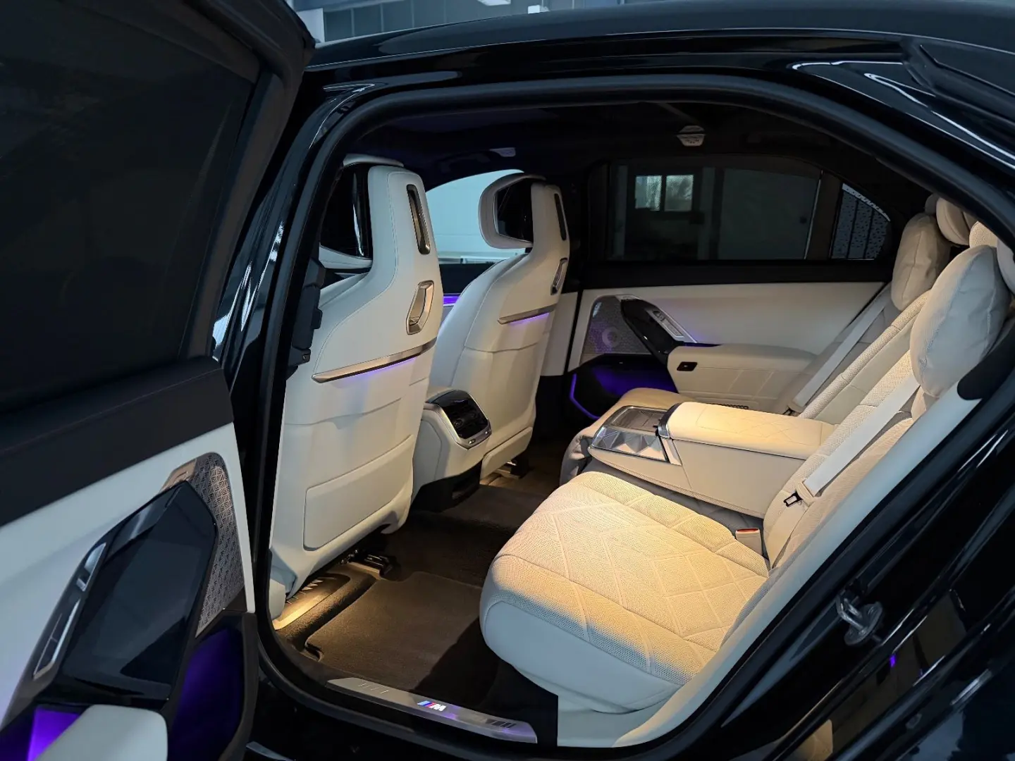 740D XDRIVE M-SPORT  BOWERS&WILKINS TV VOLL